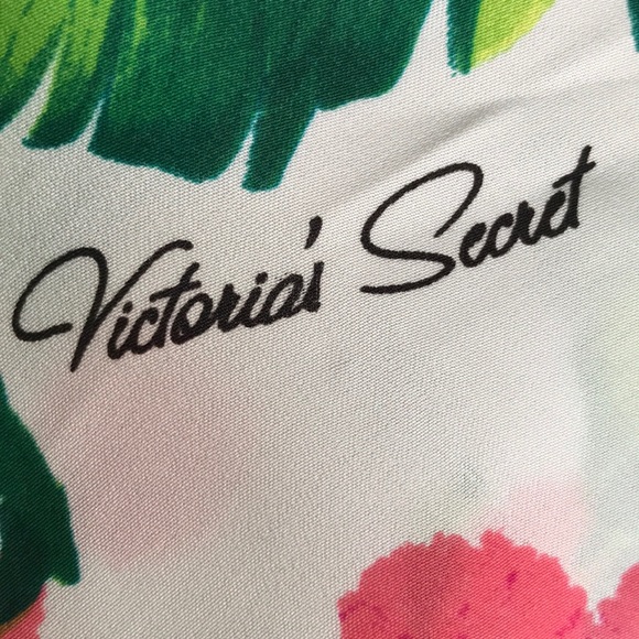 Super Large Victoria’s Secret Scarf And Wrap 🌸🌸 - Picture 8 of 8